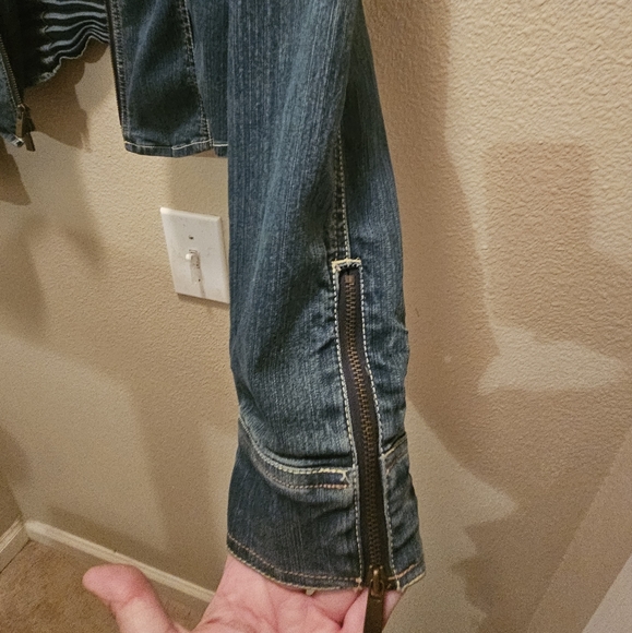 EXPRESS Denim Jacket / Cropped / Ruched Back / Zipper Sleeves - Picture 7 of 8